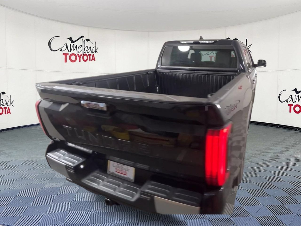 Used 2025 Toyota Tundra Limited AWD/4WD image 9