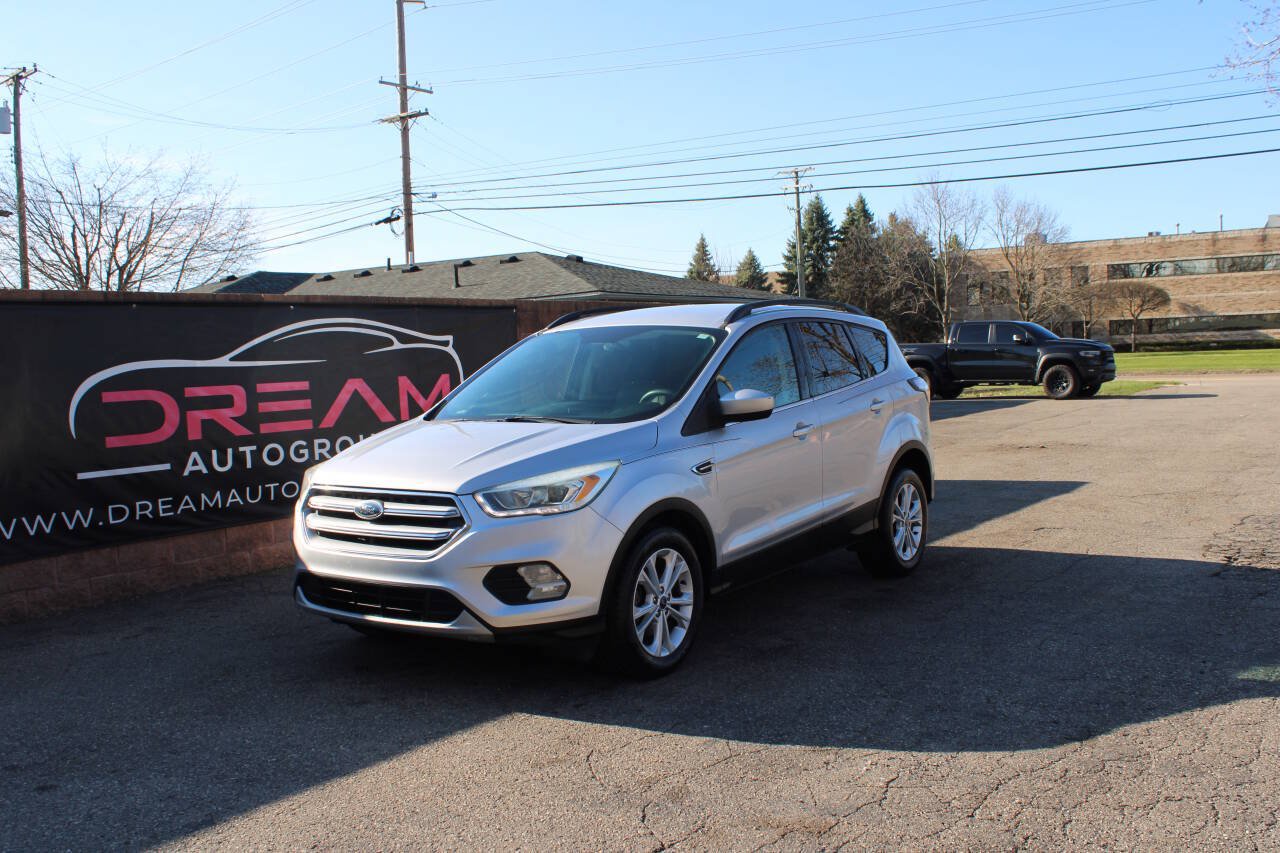 Used 2017 Ford Escape SE w/ Equipment Group 201A FWD image 1