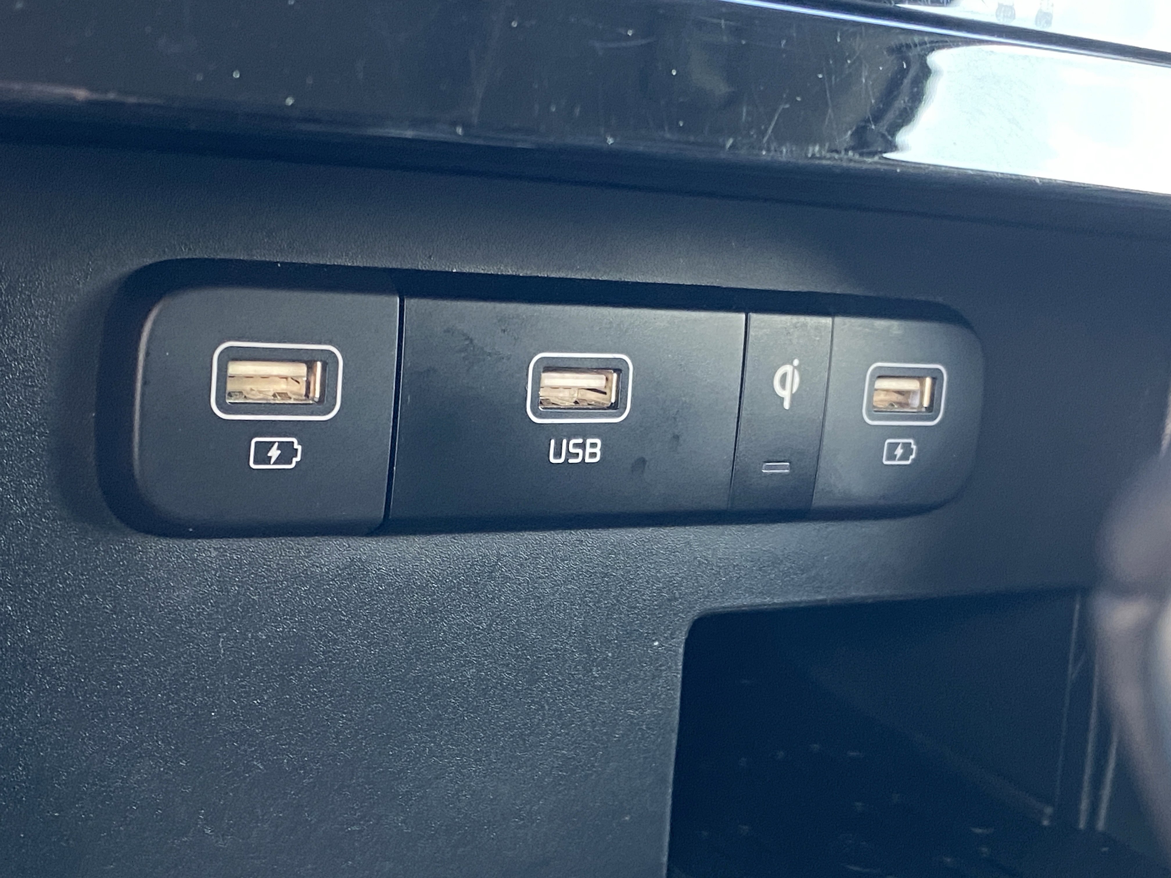 Used 2024 Kia Carnival SX Prestige image 24