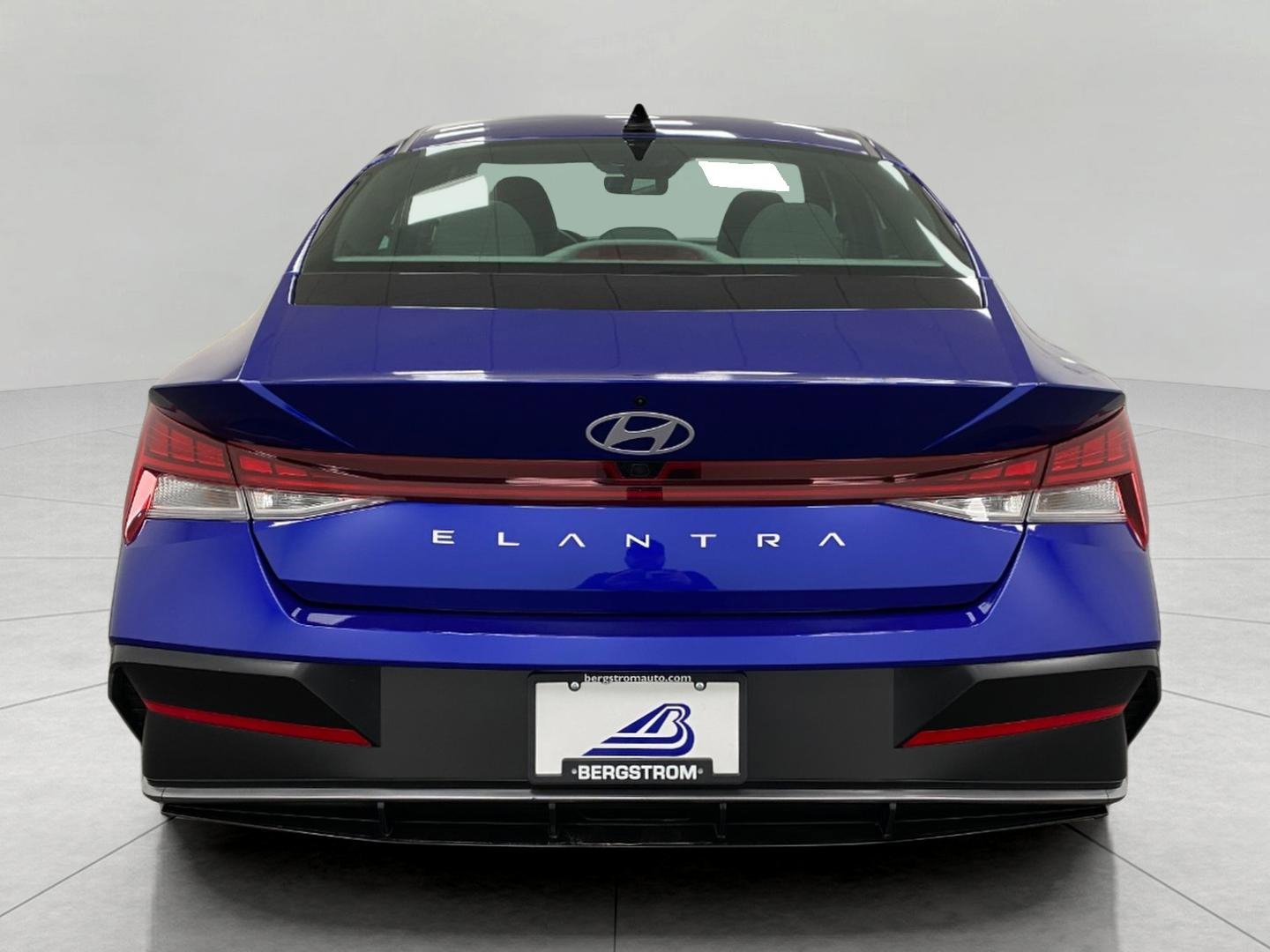 Certified 2025 Hyundai Elantra SEL FWD image 4