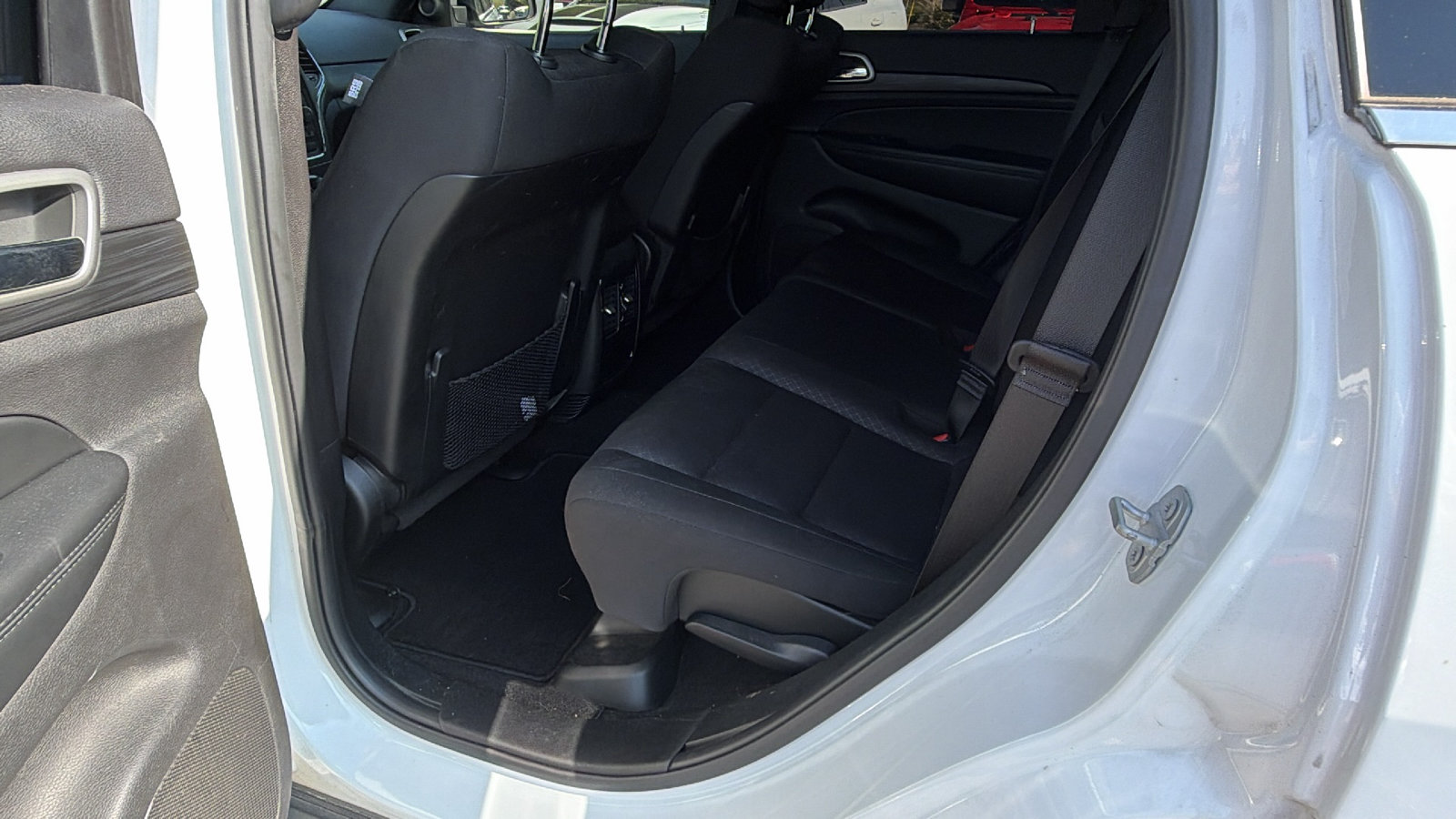 Used 2020 Jeep Grand Cherokee Laredo RWD image 23
