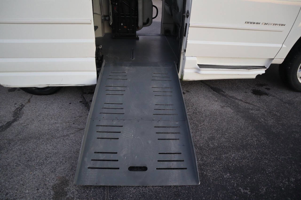 Used 2010 Dodge Grand Caravan SE w/ Climate Group image 23