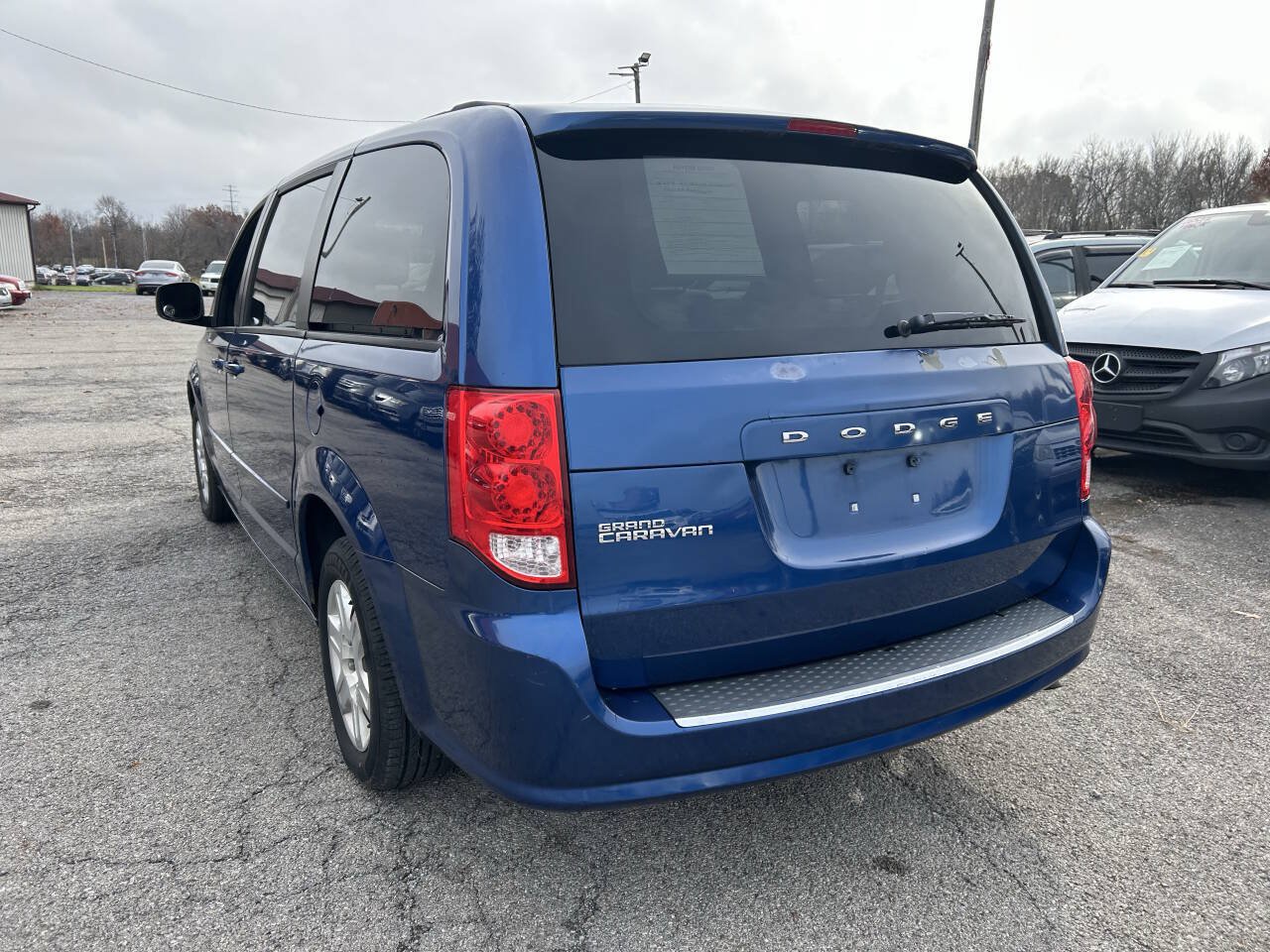 Used 2011 Dodge Grand Caravan Express FWD image 3