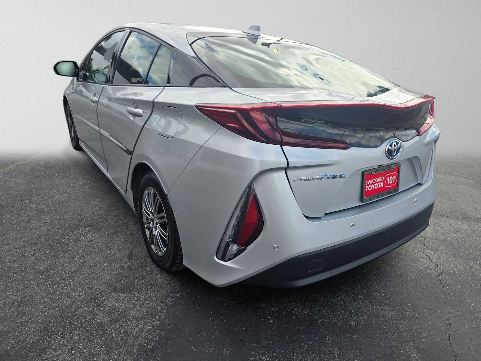 Used 2017 Toyota Prius Prime Advanced FWD image 5