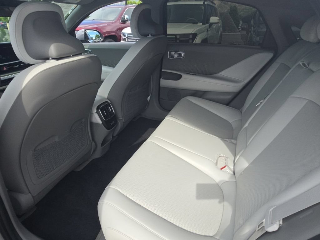 Used 2024 Hyundai Ioniq 6 SEL AWD/4WD image 9