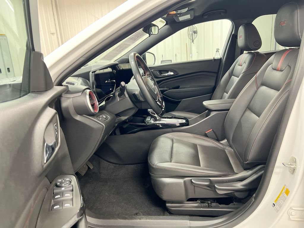Used 2024 Chevrolet Trax RS FWD image 14