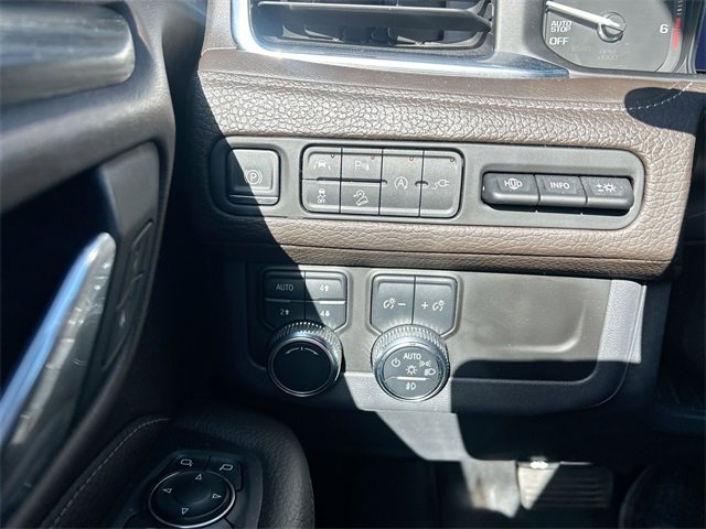 Used 2021 GMC Yukon Denali w/ Denali Premium Package image 24