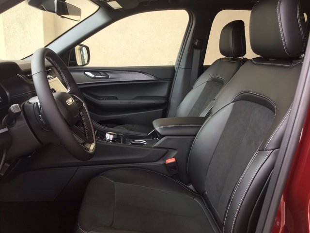 New 2025 Jeep Grand Cherokee Altitude image 15