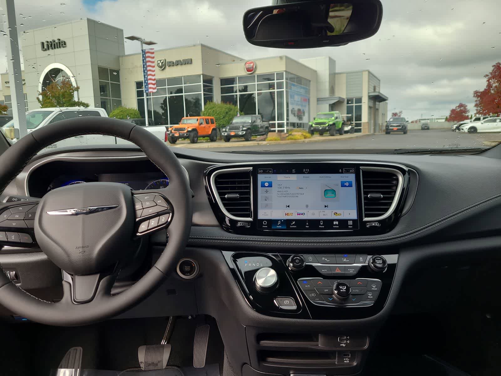 New 2026 Chrysler Pacifica Select FWD image 18