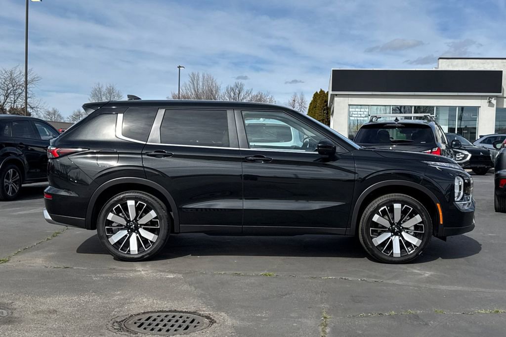 New 2026 Mitsubishi Outlander SE AWD/4WD image 3