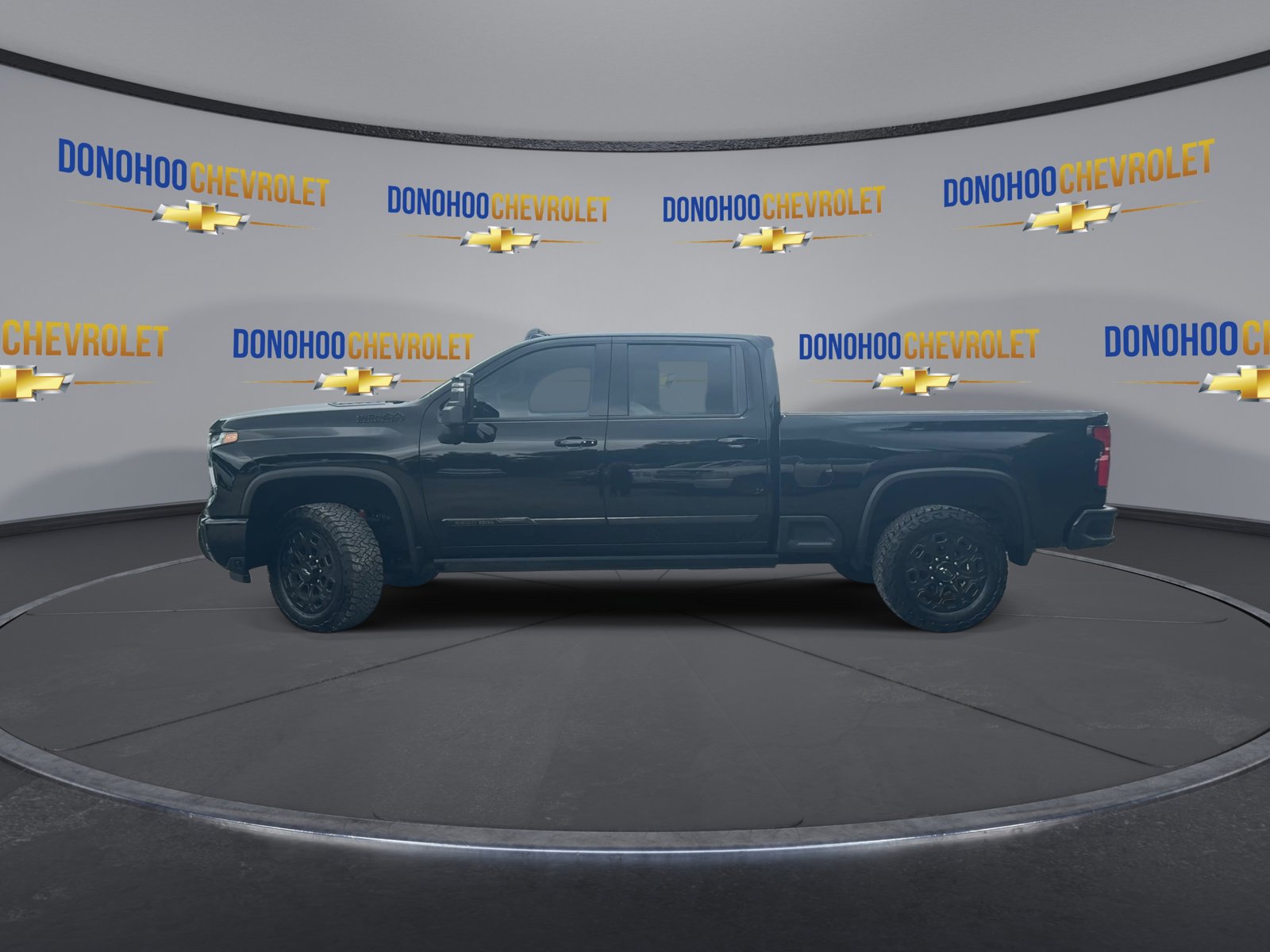 Used 2024 Chevrolet Silverado 2500 High Country w/ High Country Premium Package AWD/4WD image 8