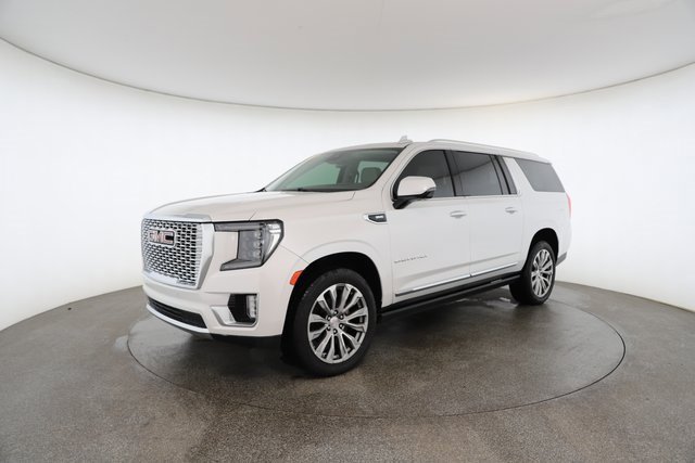 Used 2023 GMC Yukon XL Denali image 2