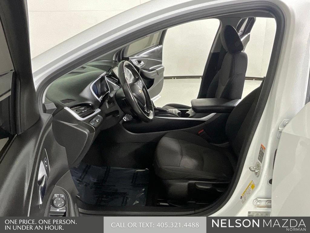 Used 2018 Chevrolet Volt LT w/ Comfort Package FWD image 11