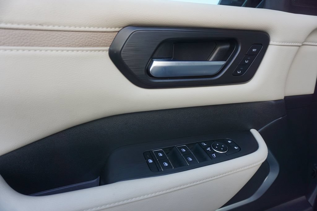 Used 2025 Nissan Armada Platinum RWD image 4