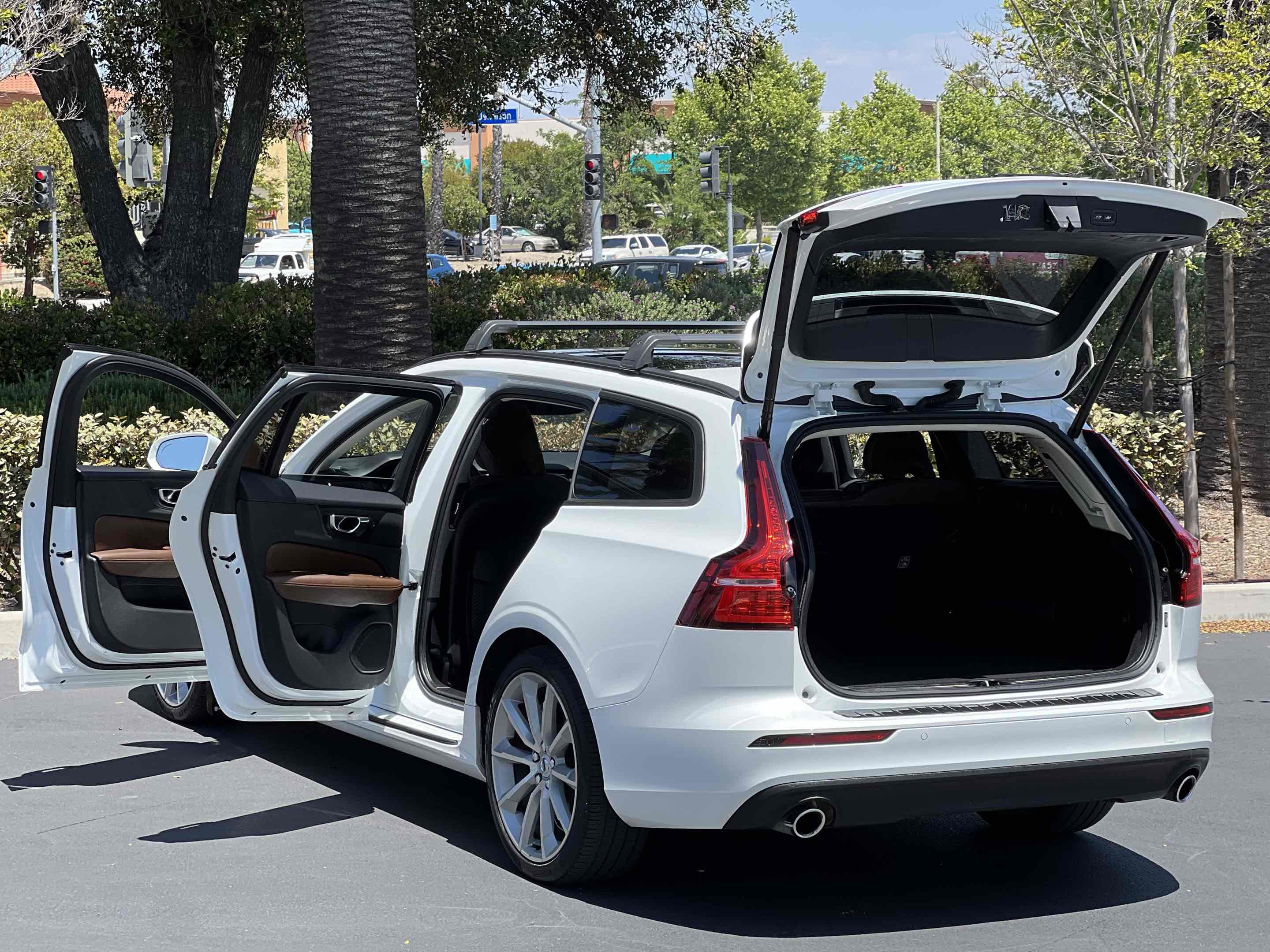 Used 2020 Volvo V60 T5 Momentum w/ Protection Package FWD image 22