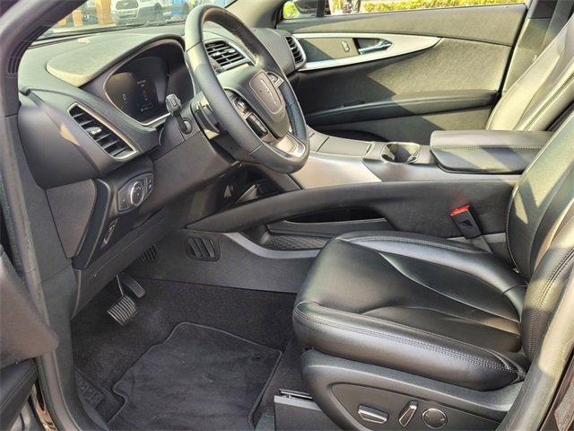 Used 2020 Lincoln Nautilus FWD image 3