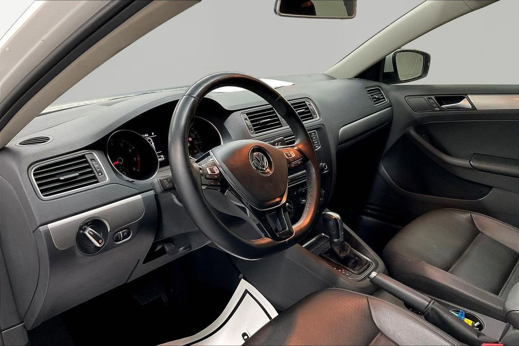 Used 2017 Volkswagen Jetta SE image 18