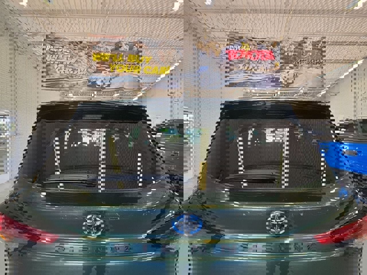 Used 2022 Toyota Sienna LE FWD image 4