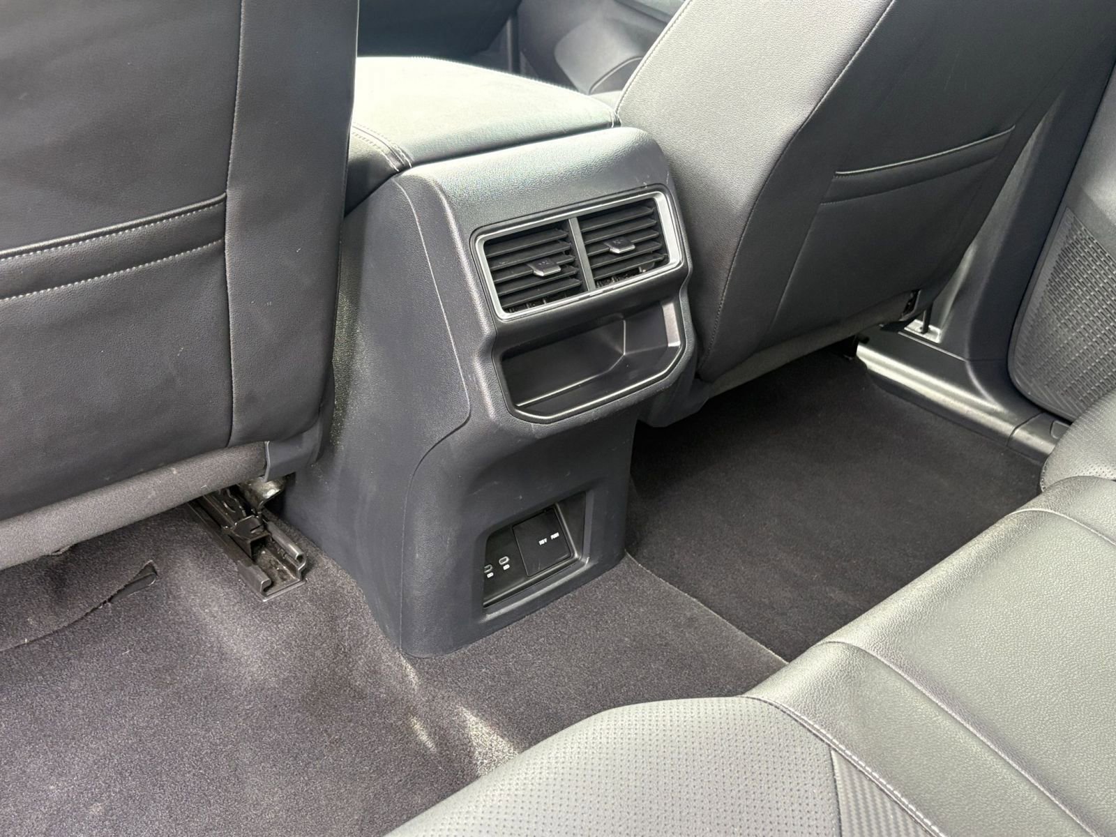 Used 2025 Volkswagen Atlas Cross Sport SE FWD image 25