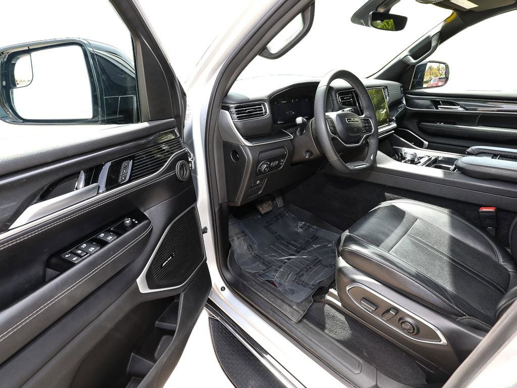 Used 2023 Jeep Wagoneer 4WD w/ Premium Group I image 11