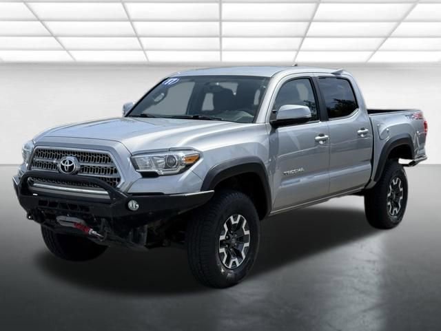 Used 2017 Toyota Tacoma TRD Off-Road AWD/4WD image 5
