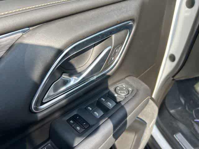 Used 2023 GMC Yukon SLT AWD/4WD image 13