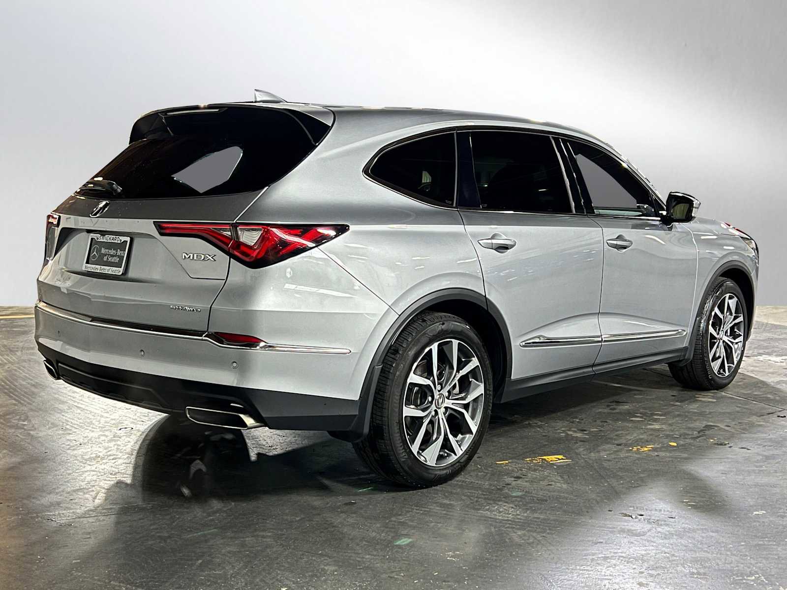 Used 2022 Acura MDX SH-AWD w/ Technology Package image 3