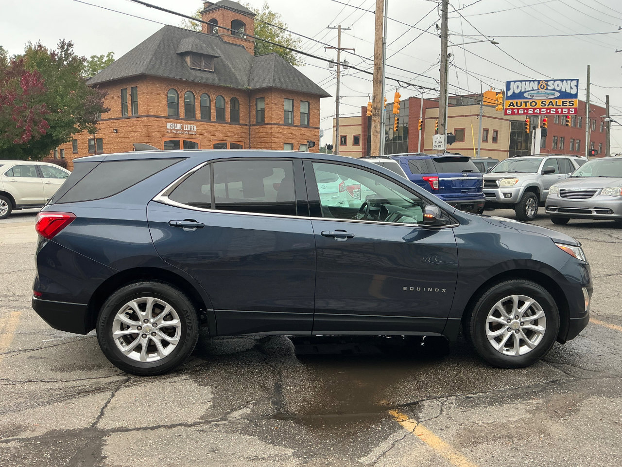 Used 2018 Chevrolet Equinox LT image 2