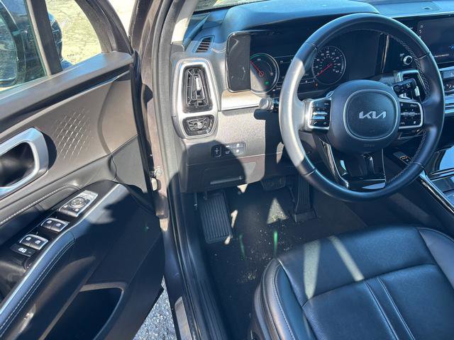 Certified 2022 Kia Sorento SX w/ Panoramic Sunroof Package image 10