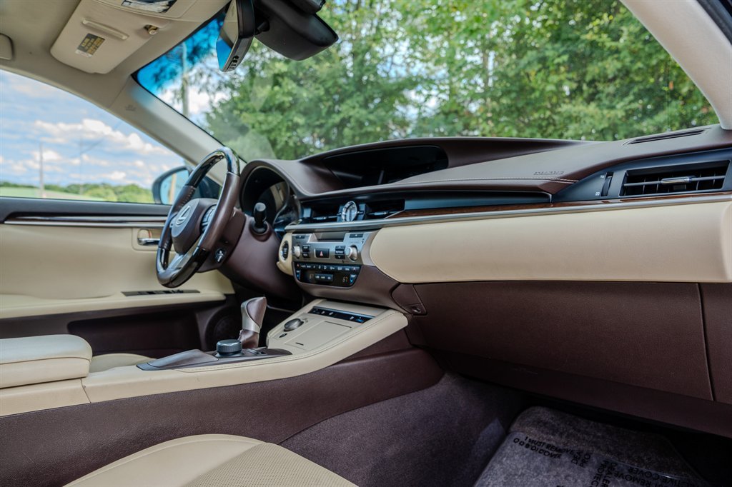 Used 2018 Lexus ES 350 w/ Premier Package FWD image 32