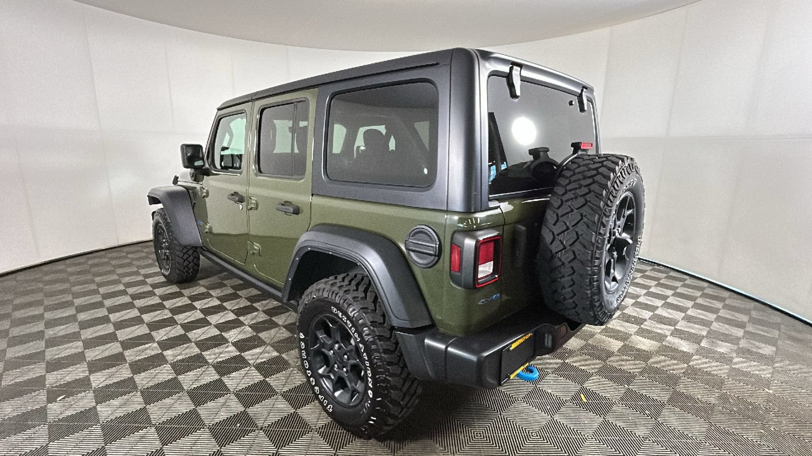 Used 2023 Jeep Wrangler Unlimited w/ Cold Weather Group AWD/4WD video 5