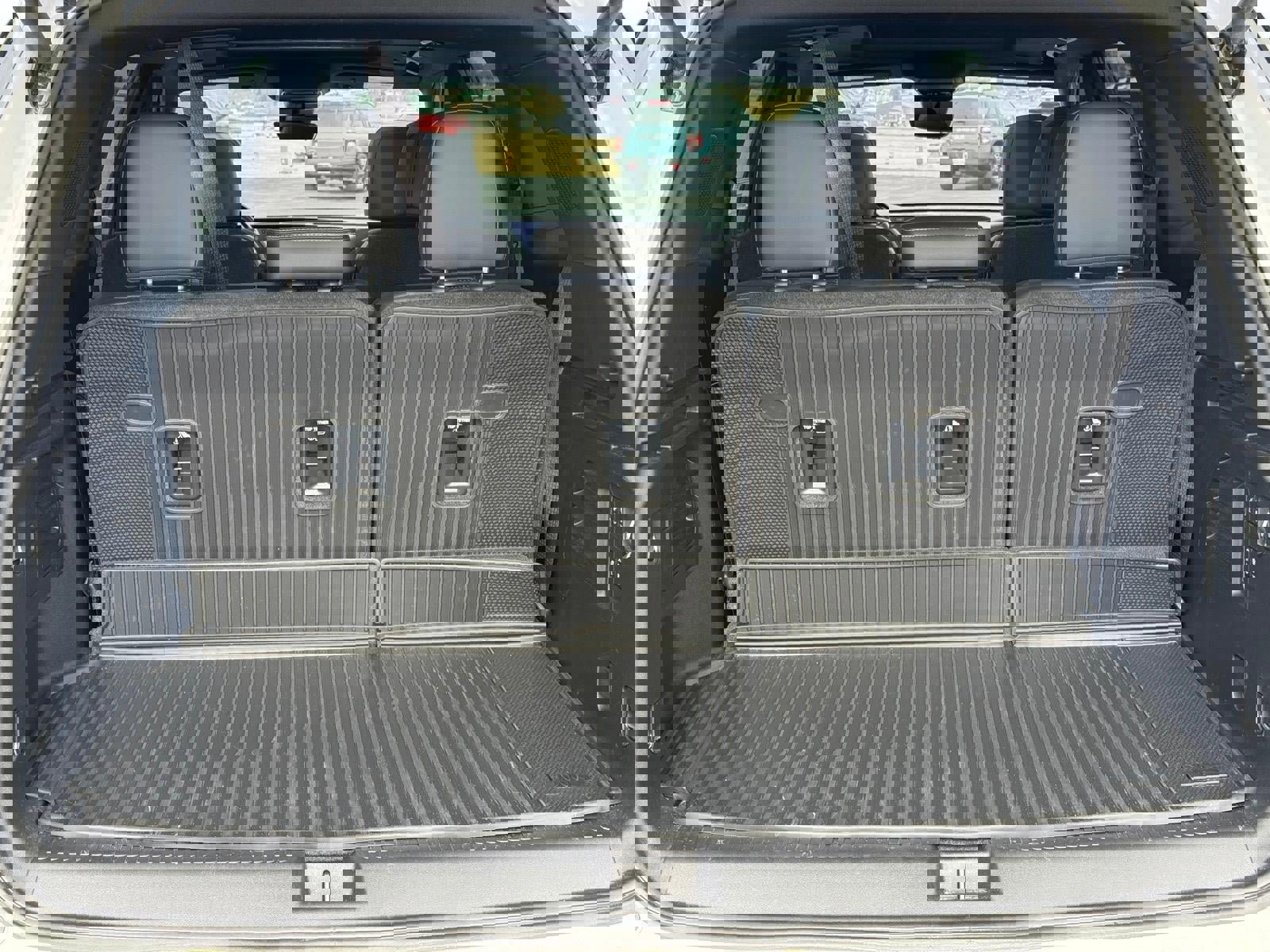 Used 2025 Buick Enclave Avenir w/ Super Cruise Package image 4