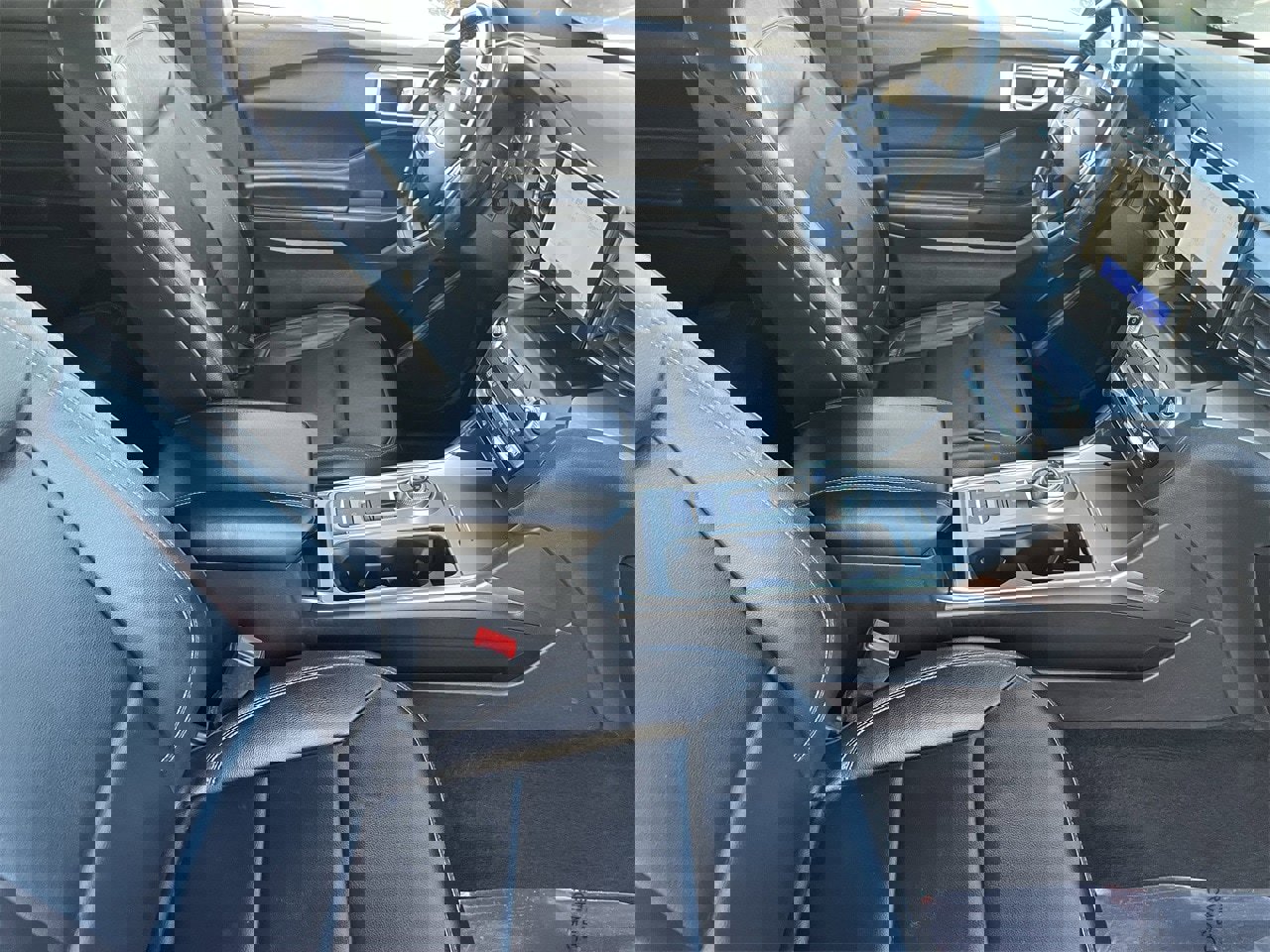 Used 2020 Ford Explorer XLT w/ Equipment Group 202A image 10