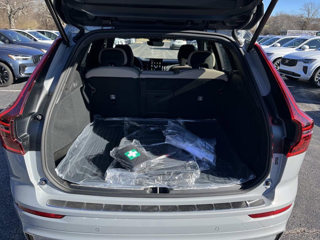 New 2026 Volvo XC60 B5 Plus w/ Protection Package Premier image 12