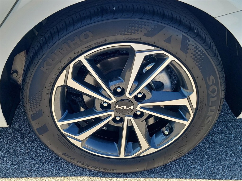 Used 2023 Kia Forte LXS w/ LXS Technology Package image 12