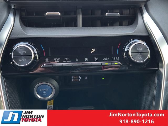 Used 2022 Toyota Venza XLE image 22
