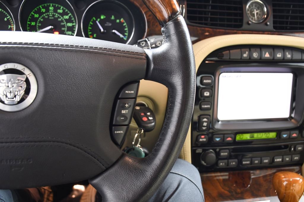 Used 2009 Jaguar XJ8 image 42