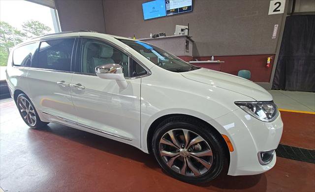 Used 2017 Chrysler Pacifica Limited w/ Tire & Wheel Group FWD image 24