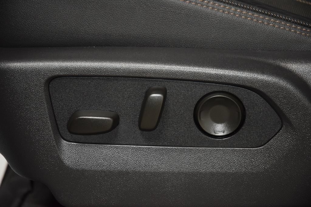 Used 2025 Chevrolet Tahoe High Country AWD/4WD image 40