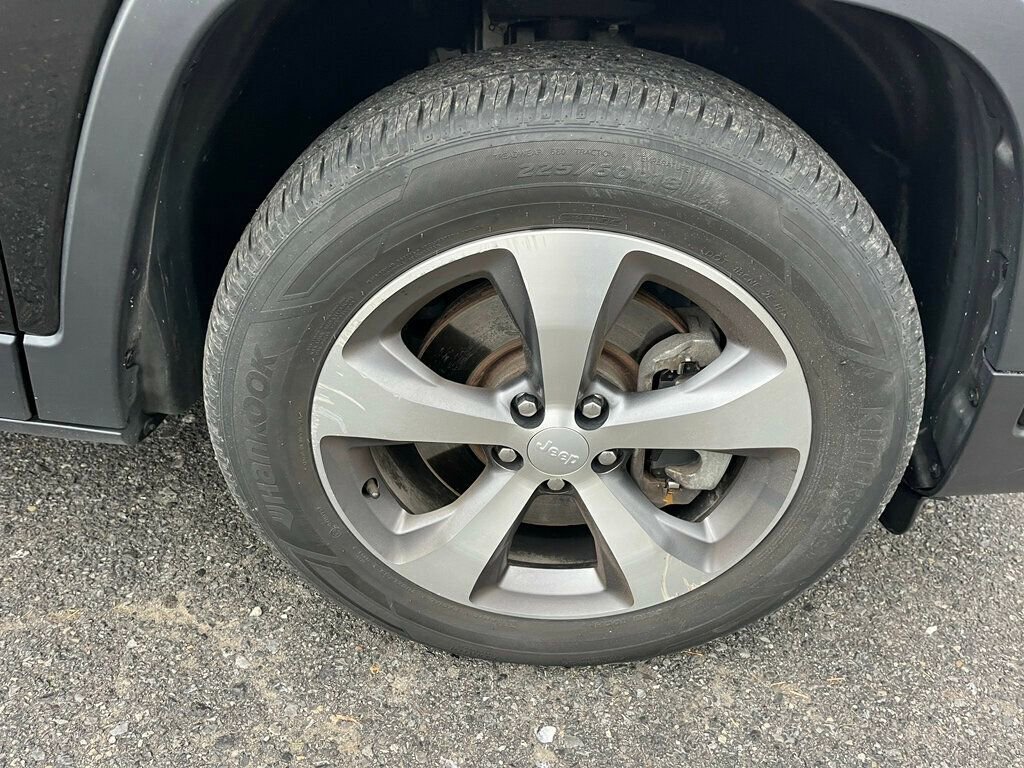 Used 2021 Jeep Cherokee Limited image 29