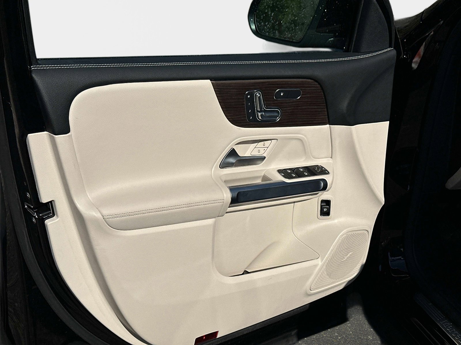 Used 2025 Mercedes-Benz GLB 250 image 16