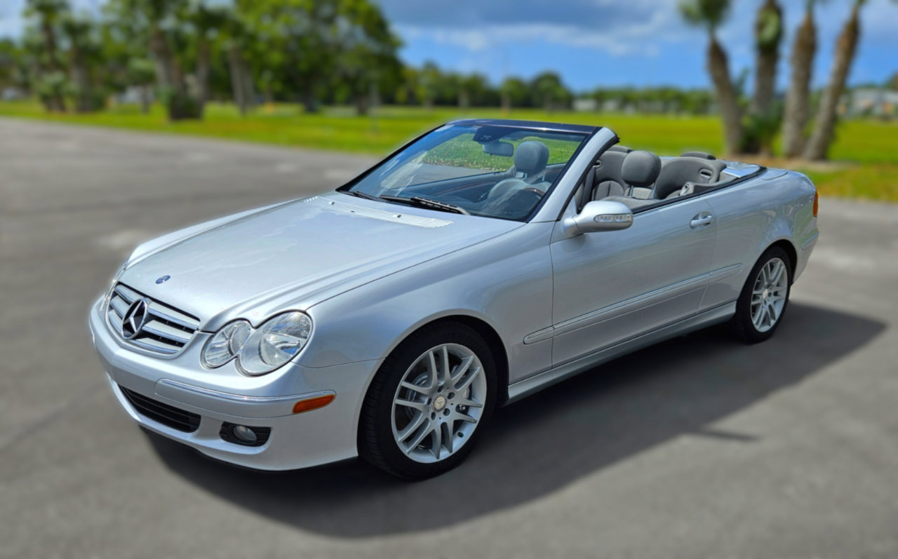 Used 2009 Mercedes-Benz CLK 350 Cabriolet w/ Appearance Pkg image 2