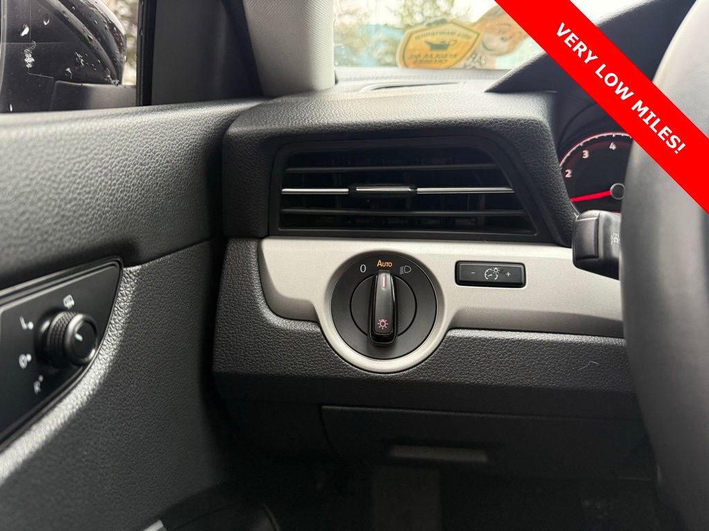 Used 2021 Volkswagen Passat 2.0T SE image 26