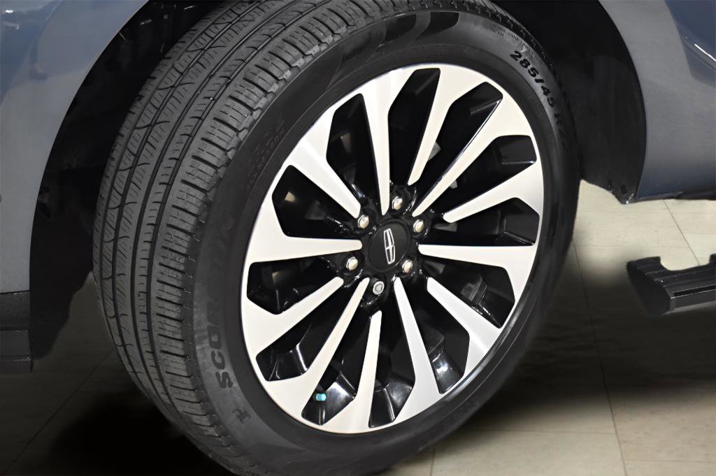 Used 2023 Lincoln Navigator L Reserve w/ Equipment Group 201A image 30