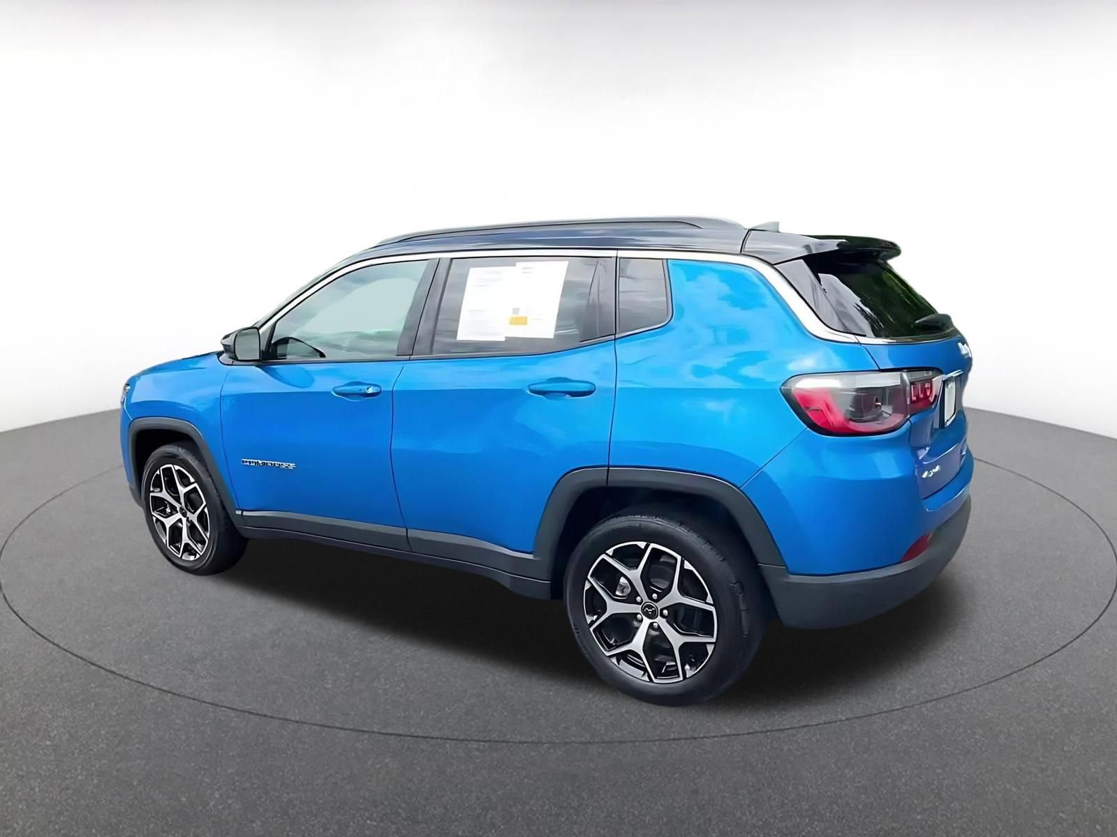 Used 2025 Jeep Compass Limited AWD/4WD image 10