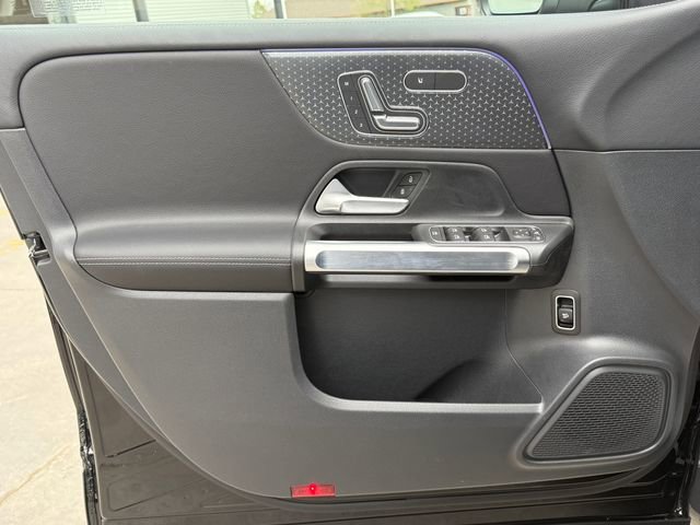 Used 2025 Mercedes-Benz GLB 250 4MATIC image 12