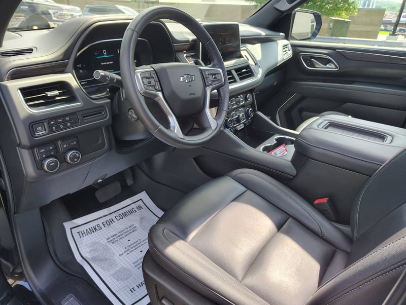 Used 2024 Chevrolet Suburban Z71 w/ Luxury Package AWD/4WD image 18