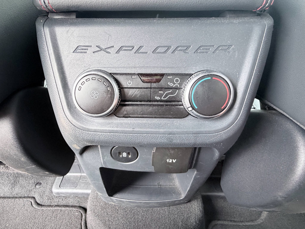 Used 2025 Ford Explorer ST-Line w/ ST-Line Street Pack AWD/4WD image 31