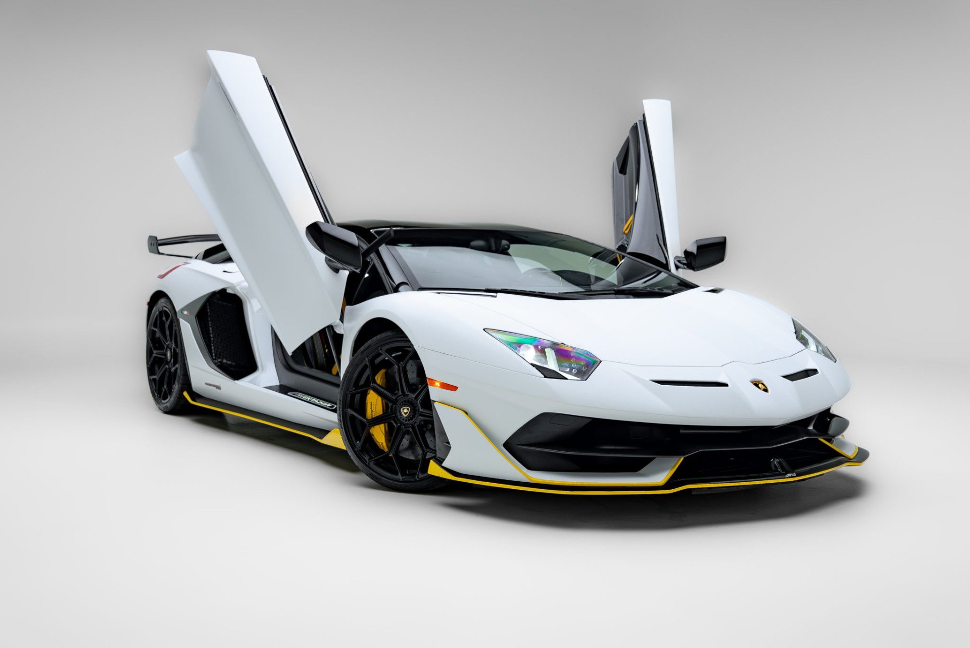 Used 2021 Lamborghini Aventador SVJ AWD/4WD image 5