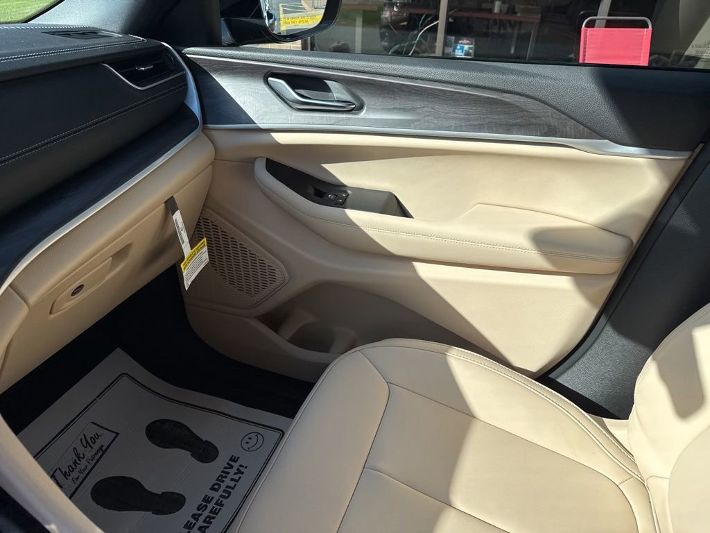 New 2025 Jeep Grand Cherokee L Limited image 26